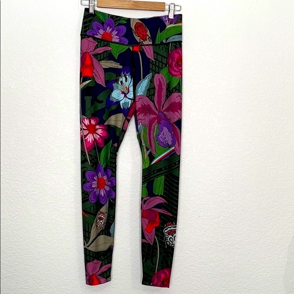 Nike Pants - Nike leggings One Icon Clash beetles and leopards